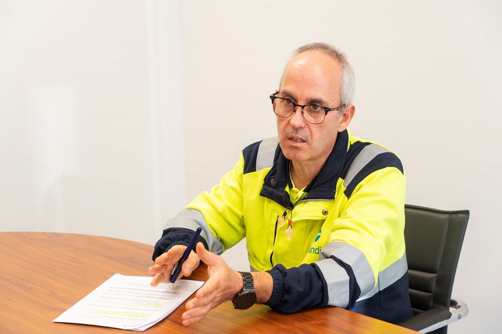 Sitting at a table is Juan Manuel Iglesias Perez, Head of maintenance, Brandia is very satisfied with the easy maintenance of the new headbox