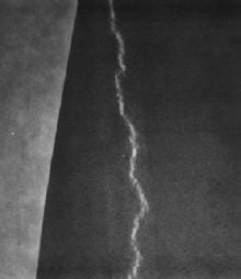Split in the machine direction (reel defect)