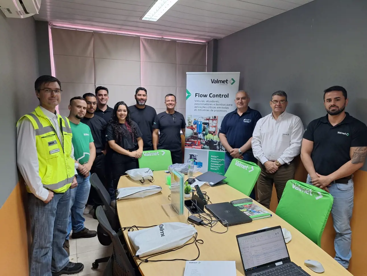 Início da equipe na unidade da Suzano Limeira, sala de reunião e onboarding colaboradores.