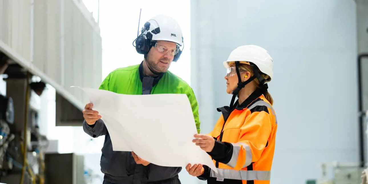 Valmeteer and customer planning together at the mill