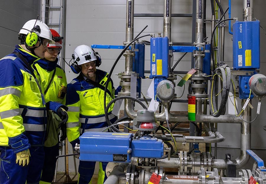 Valmet experts and customer checking Neles valves