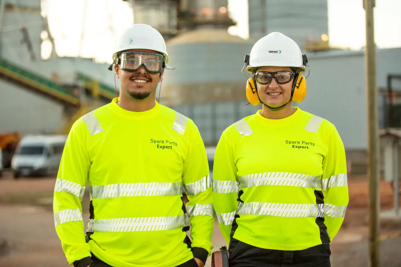 Experts at site 2