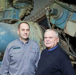 Reijo Vessari from Metsä Tissue Mänttä and Eero Hartikainen from Valmet