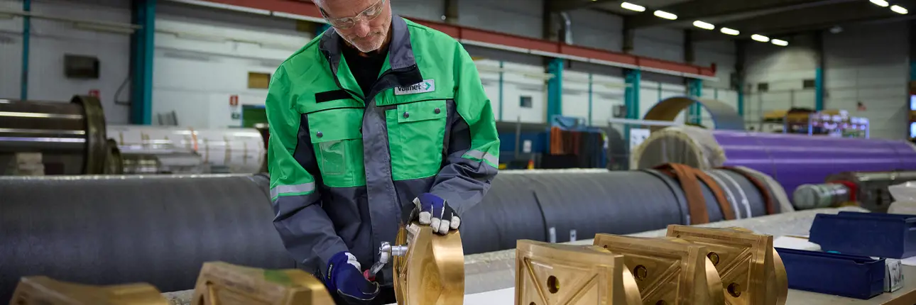 Man working on a roll in the Valmet service center 