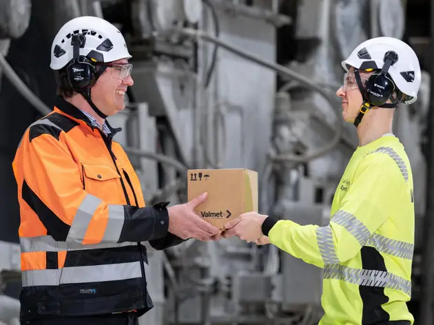 Valmet spare part expert handing parts to customer