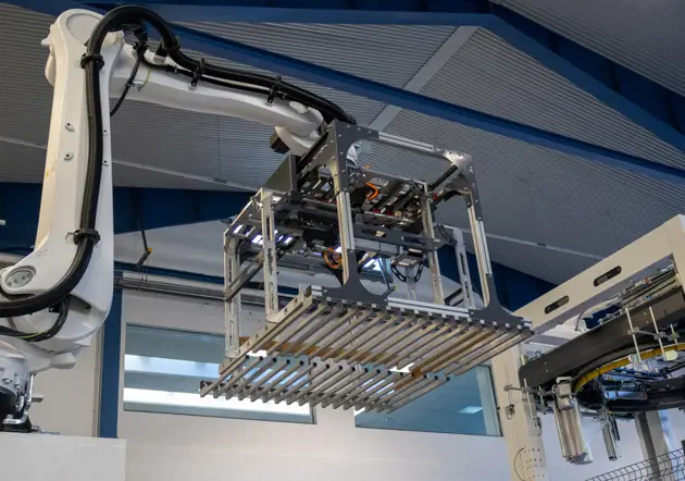 Integrated palletizing and wrapping system